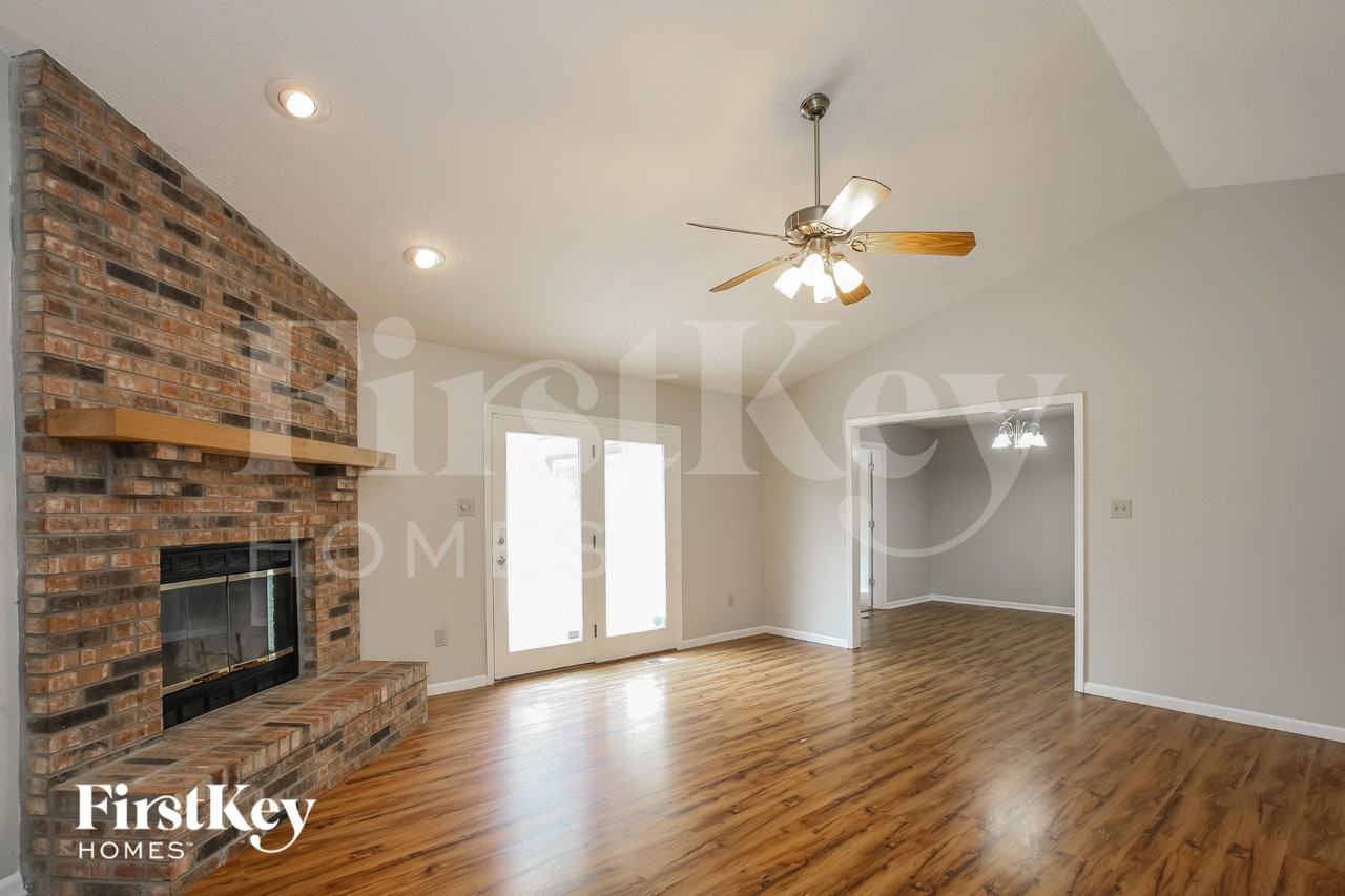 8522 Summertree Ln - Photo 4 of 16