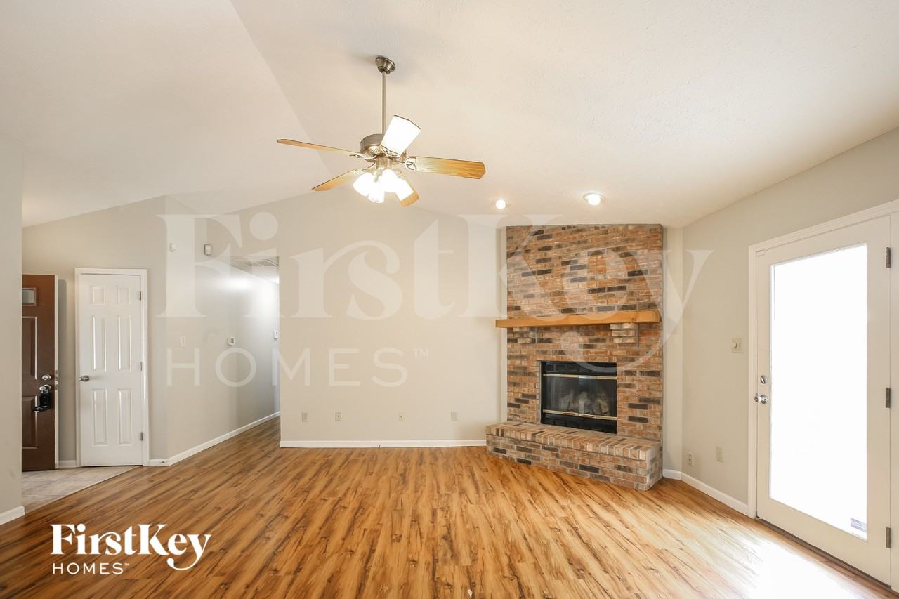 8522 Summertree Ln - Photo 5 of 16