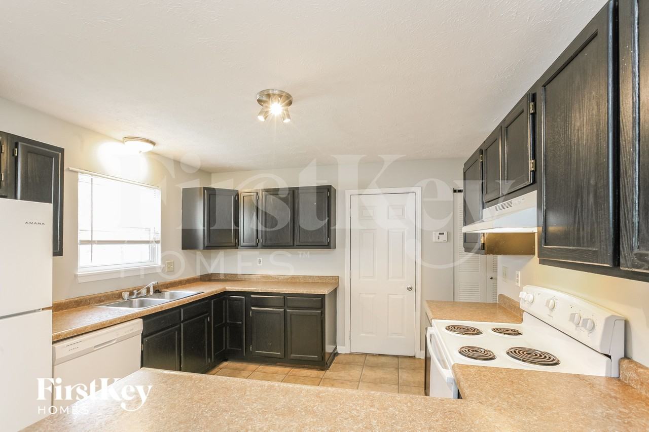 8522 Summertree Ln - Photo 7 of 16