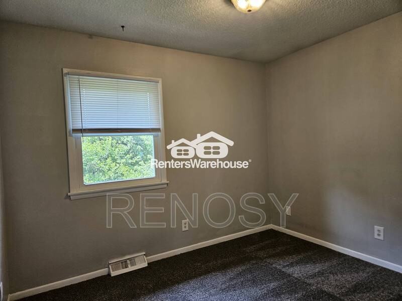 3310 Se 5th St - Photo 5 of 13