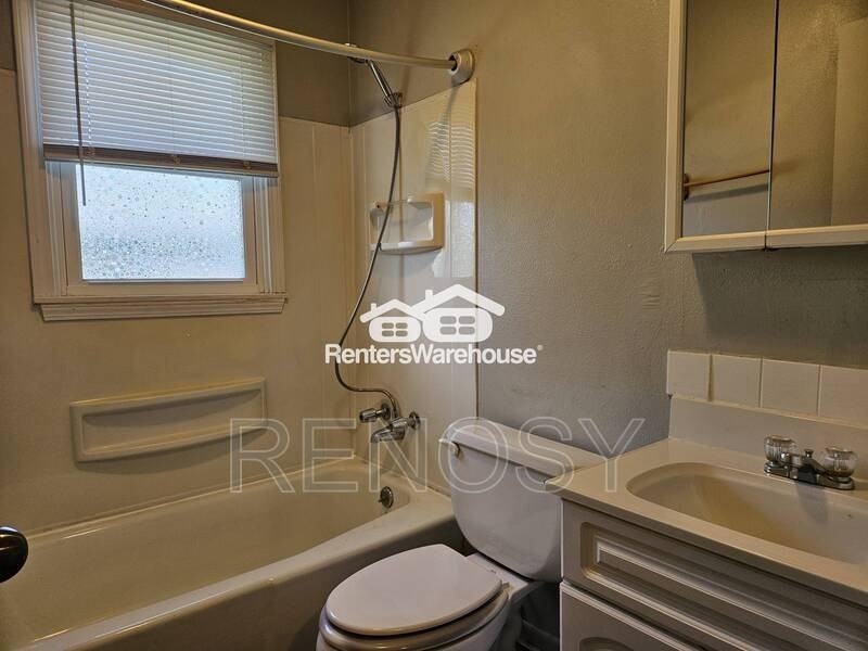 3310 Se 5th St - Photo 7 of 13