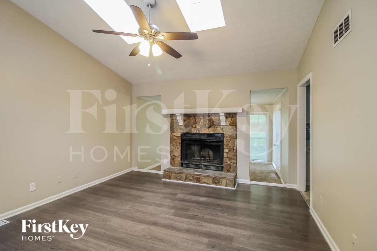 732 Harness Ct - Photo 2 of 19