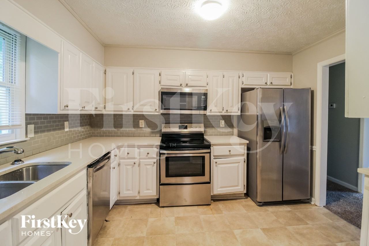 732 Harness Ct - Photo 4 of 19