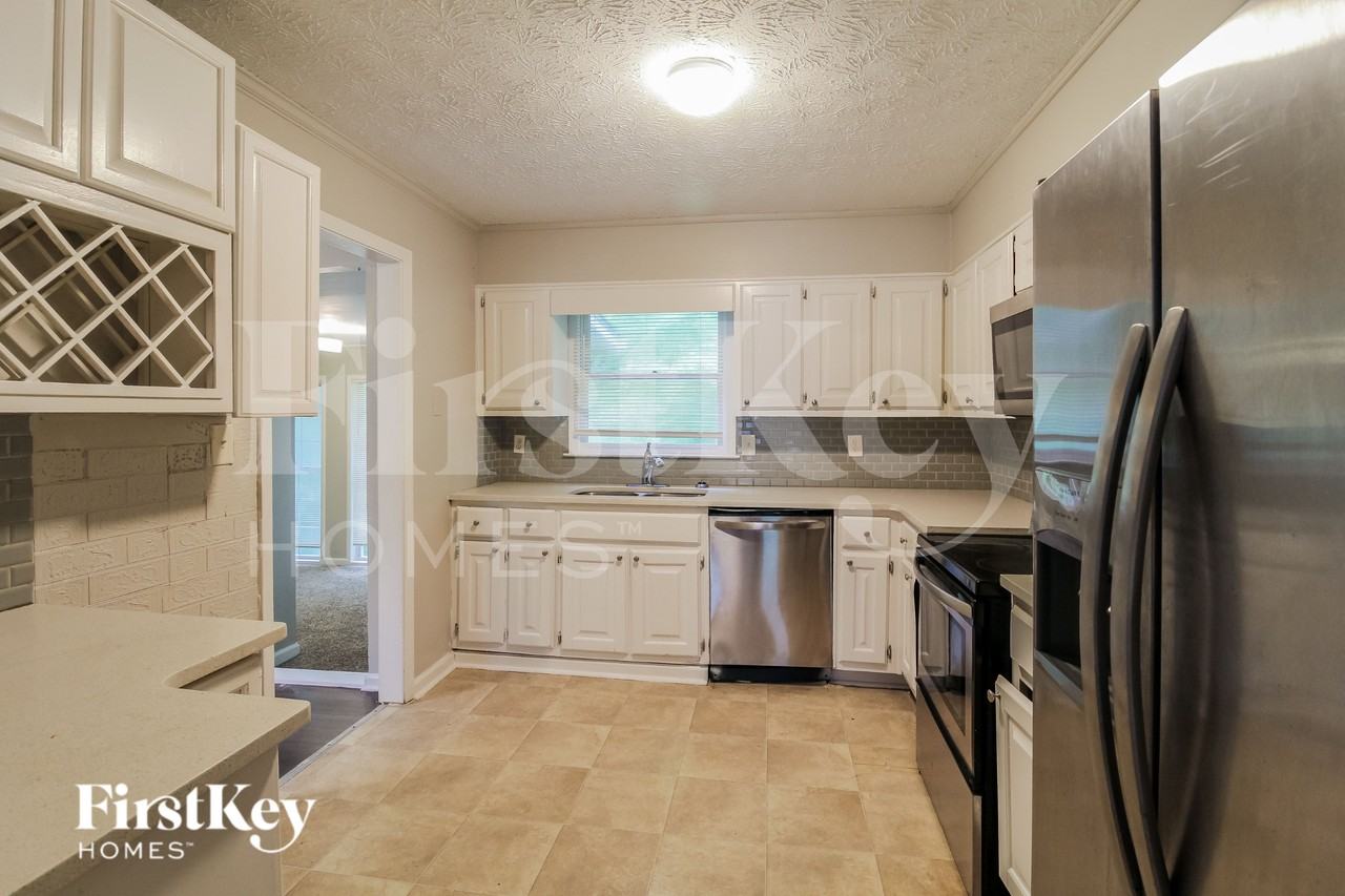 732 Harness Ct - Photo 5 of 19