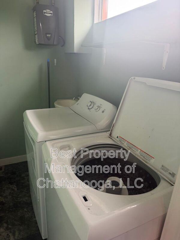 404 Somerville Ave - Photo 5 of 11