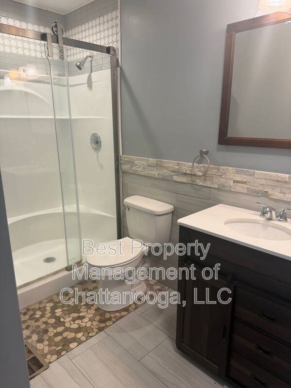 404 Somerville Ave - Photo 6 of 11