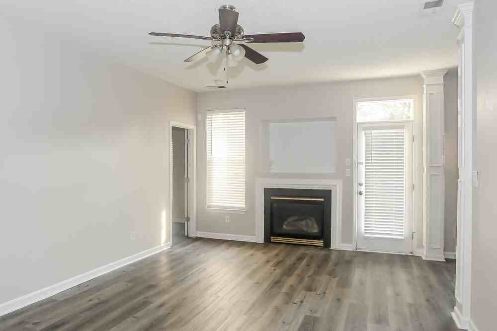 5821 Briggs Dr - Photo 3 of 14