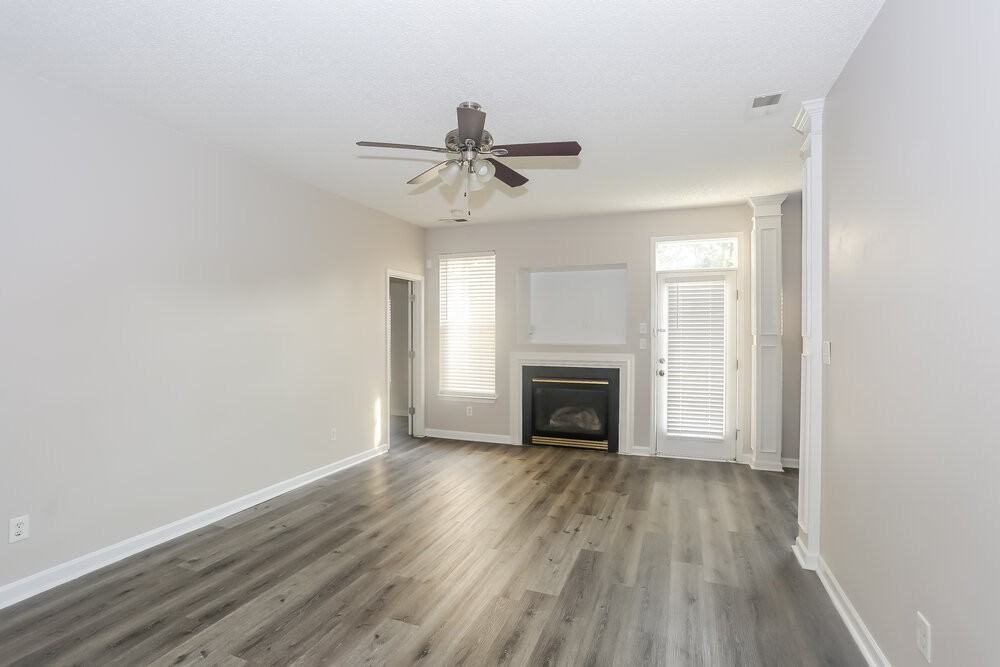 5821 Briggs Dr - Photo 4 of 14