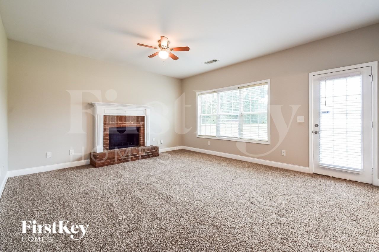 6303 Spring Cove Dr - Photo 4 of 17