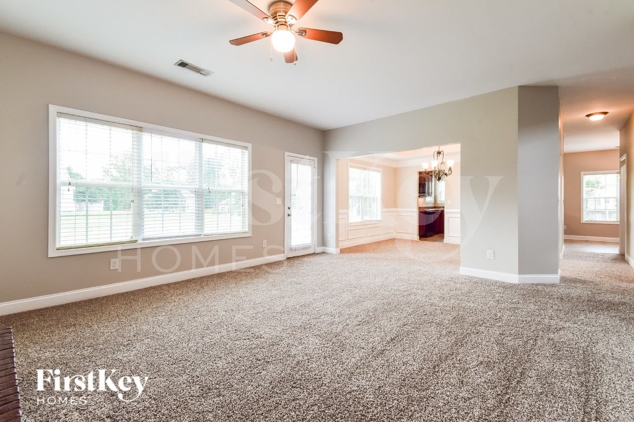 6303 Spring Cove Dr - Photo 5 of 17