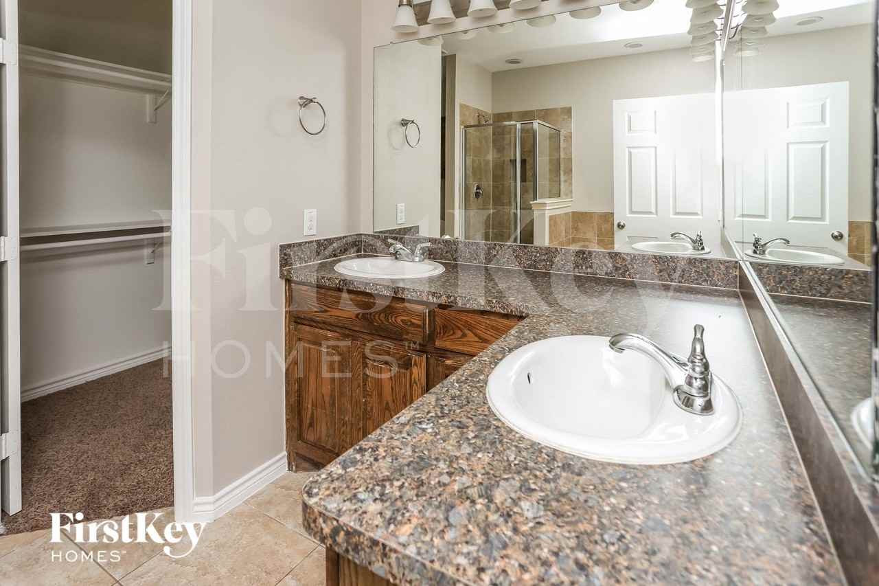 623 Hilton Dr - Photo 7 of 16