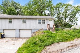 5044 N Bellaire Ave - Photo 1 of 1