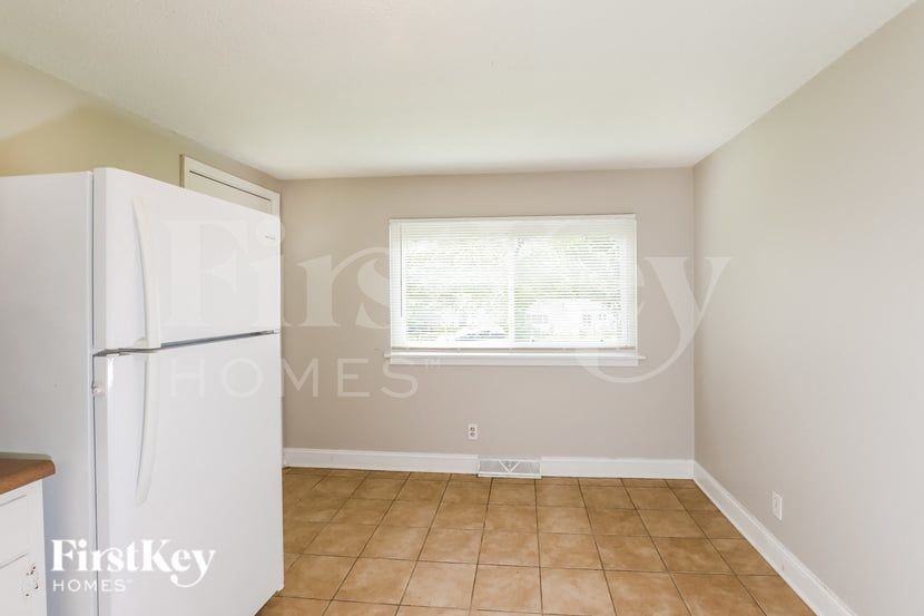 5044 N Bellaire Ave - Photo 6 of 16