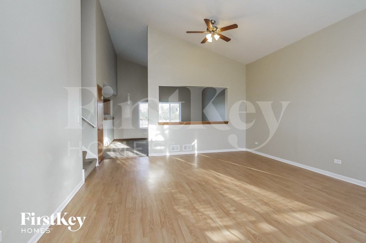 478 Foxborough Trl - Photo 4 of 15