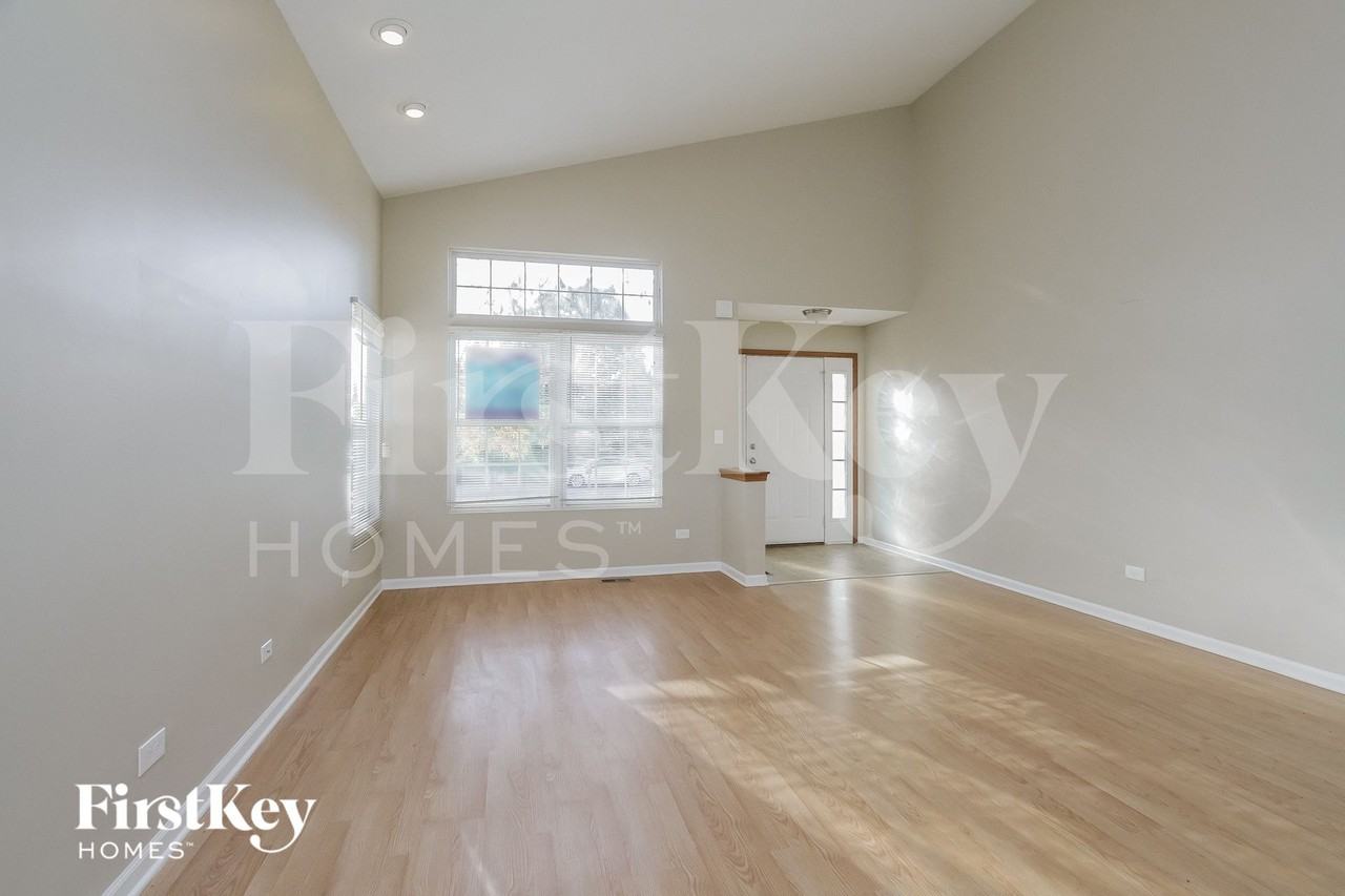 478 Foxborough Trl - Photo 5 of 15
