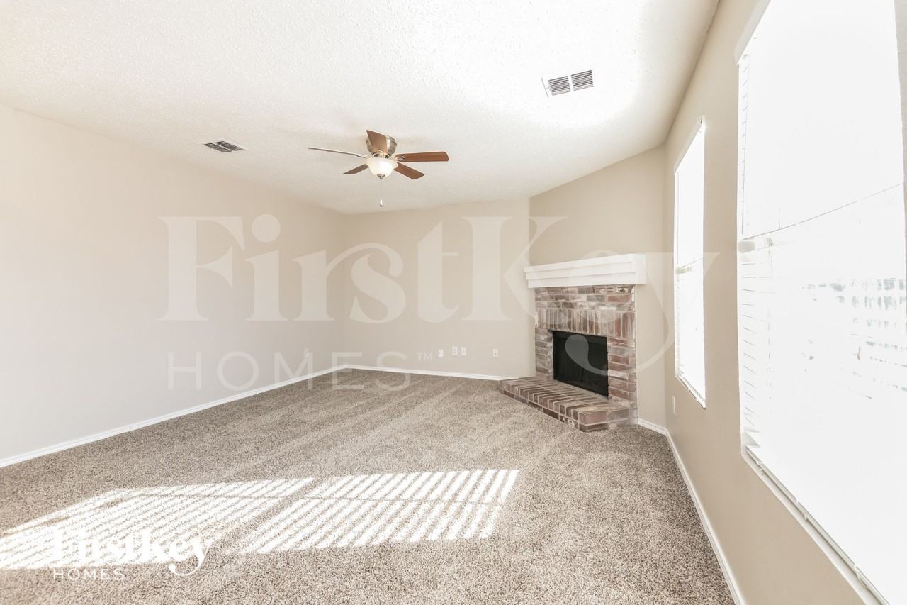 4519 Green Meadow Dr - Photo 3 of 15