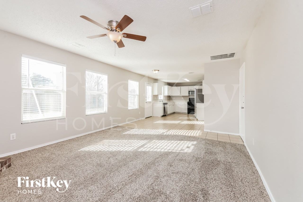4519 Green Meadow Dr - Photo 4 of 15