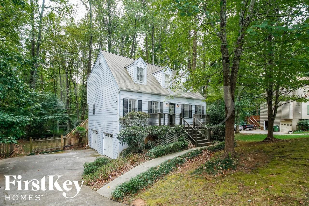 4042 Hampton Ct - Photo 2 of 15