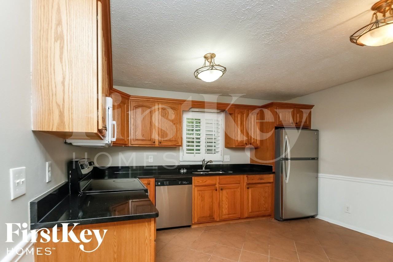 4042 Hampton Ct - Photo 6 of 15