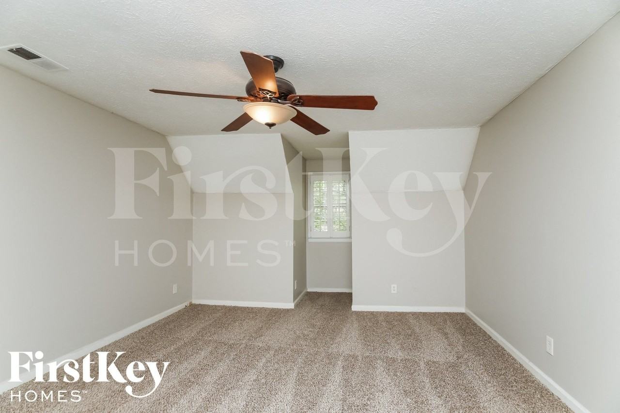 4042 Hampton Ct - Photo 7 of 15