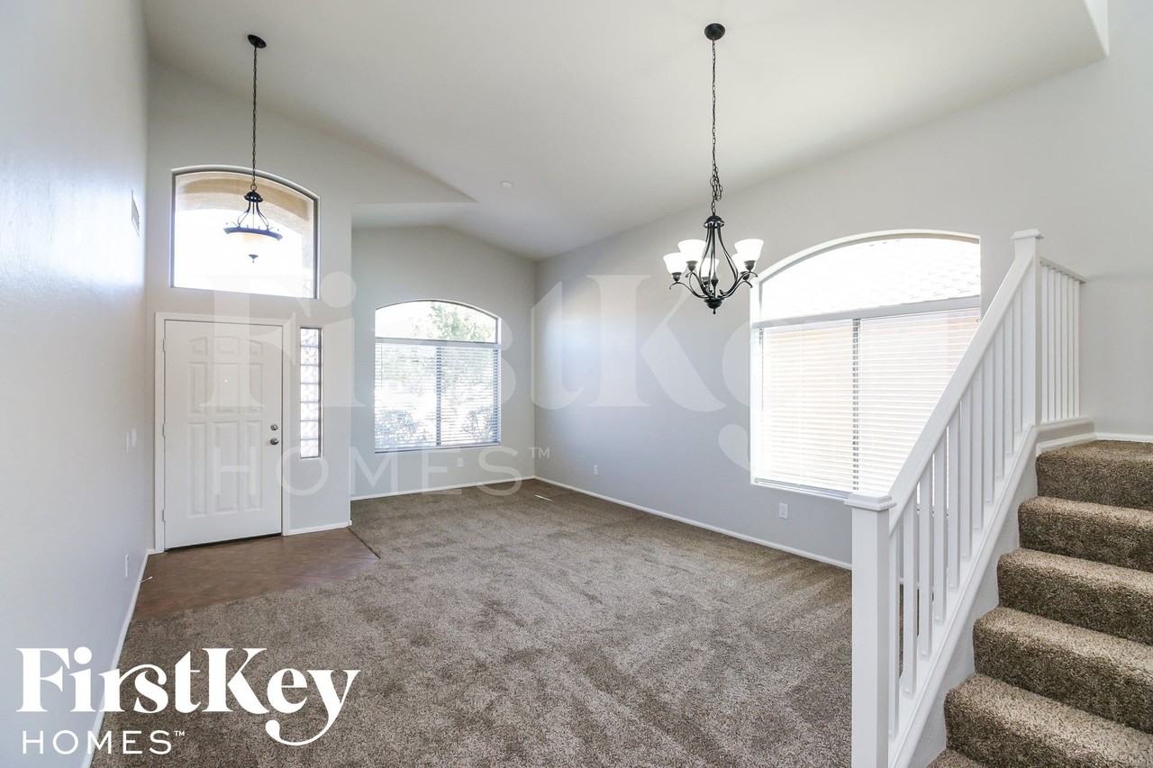 38240 N Sandy Dr - Photo 2 of 15