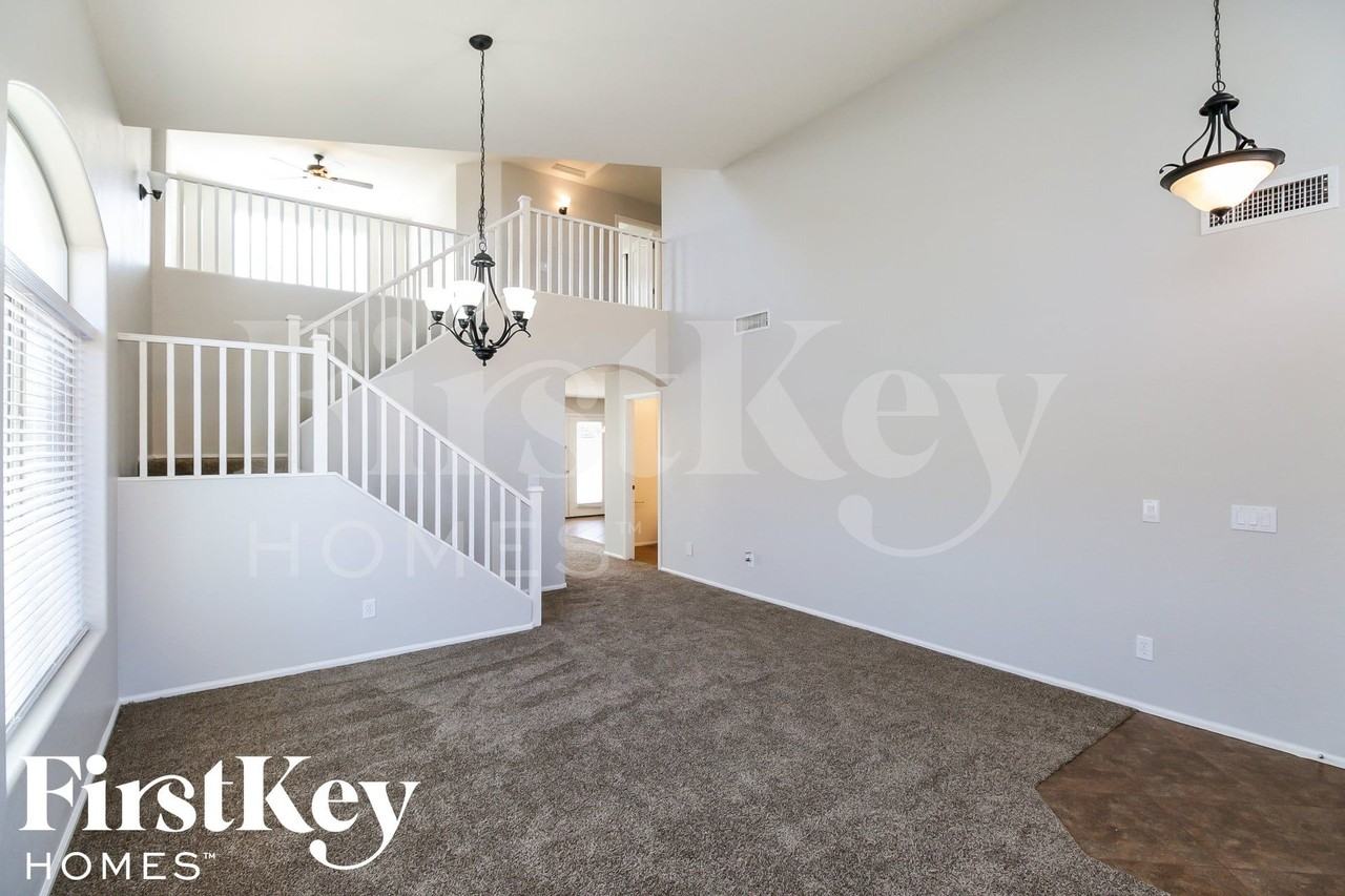 38240 N Sandy Dr - Photo 3 of 15