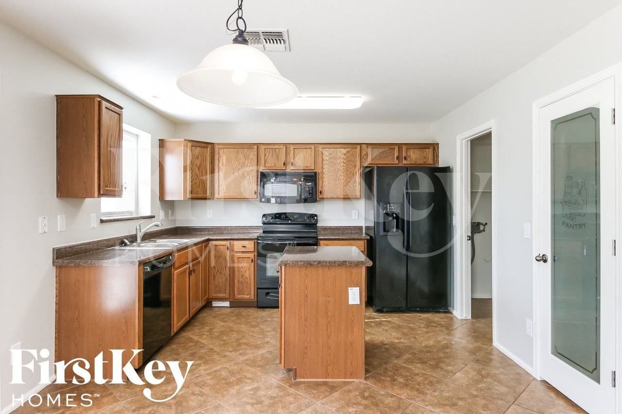 38240 N Sandy Dr - Photo 4 of 15