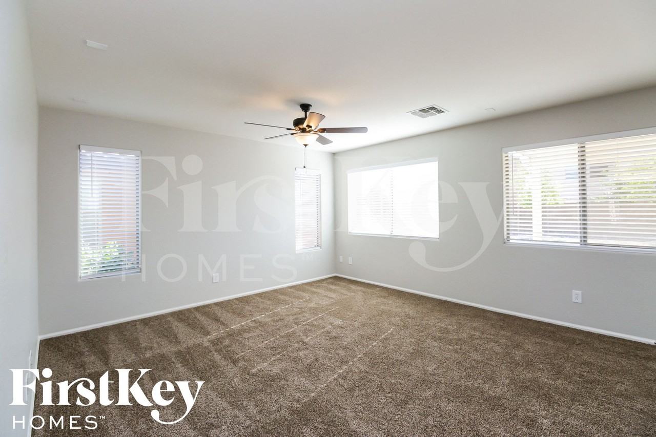 38240 N Sandy Dr - Photo 5 of 15