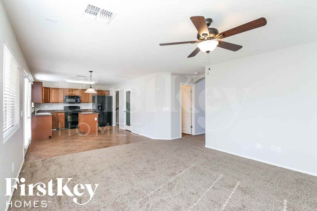 38240 N Sandy Dr - Photo 6 of 15