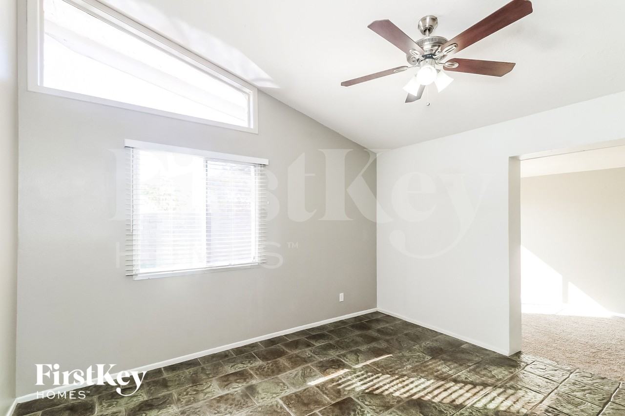 3320 S Margo Dr - Photo 5 of 18