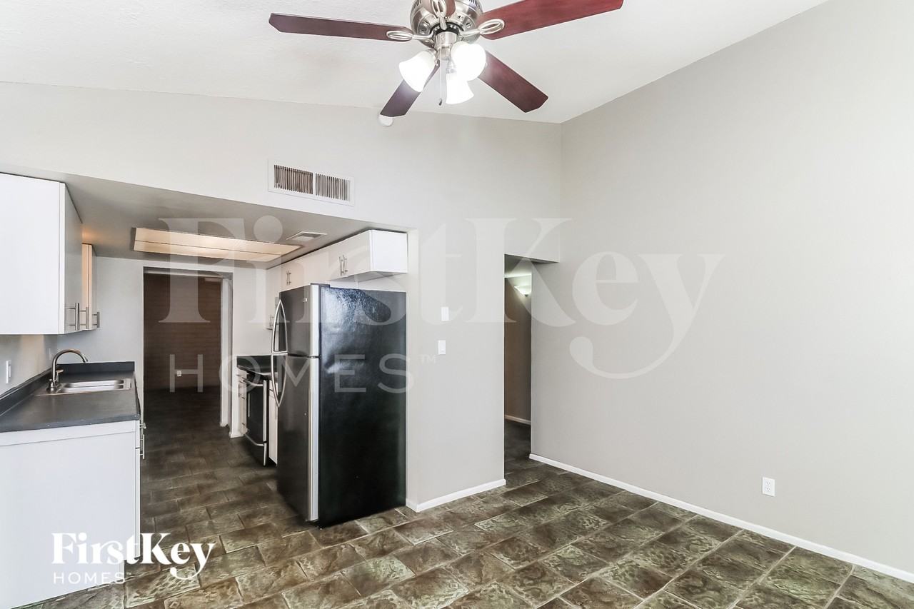 3320 S Margo Dr - Photo 7 of 18