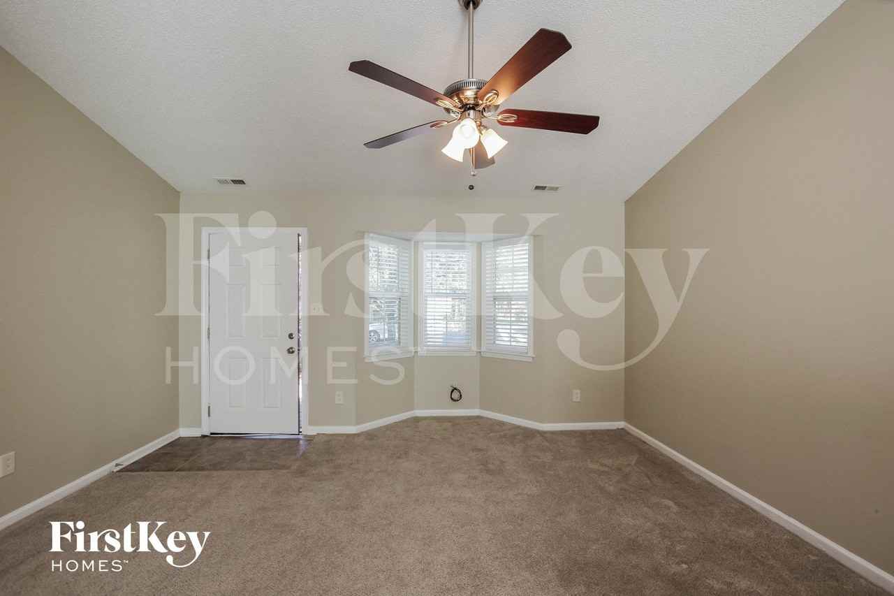 3204 Faircroft Way - Photo 4 of 15