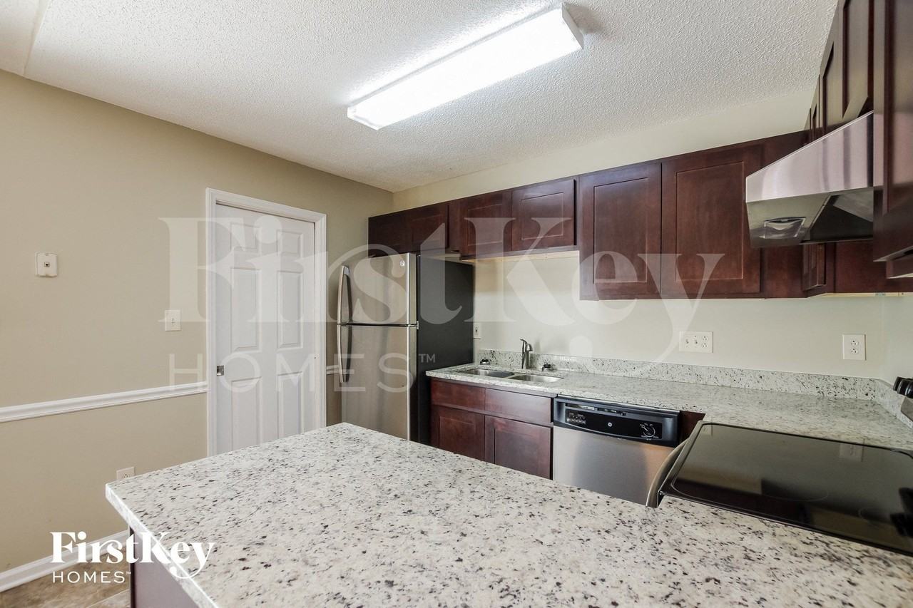 3204 Faircroft Way - Photo 6 of 15