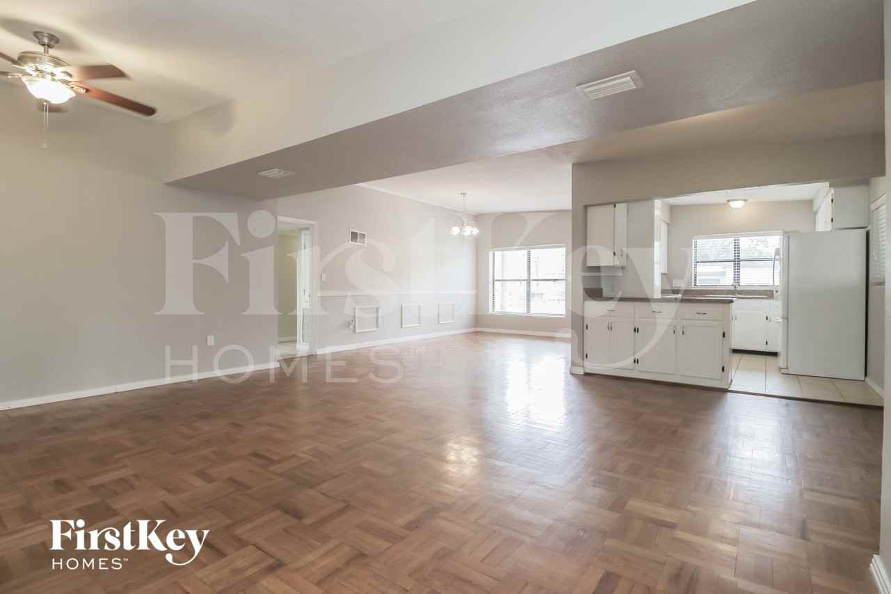 2812 Walnut St - Photo 3 of 15