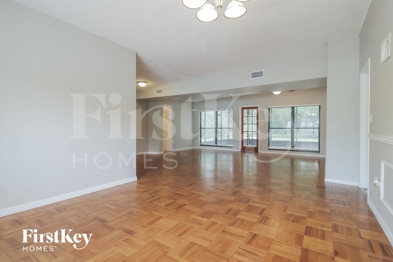 2812 Walnut St - Photo 4 of 15