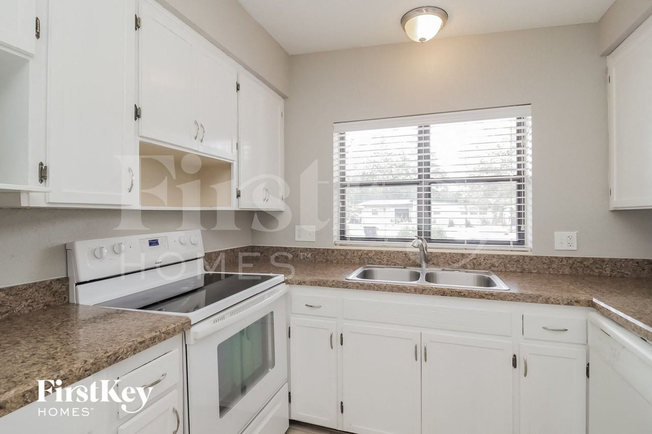 2812 Walnut St - Photo 5 of 15