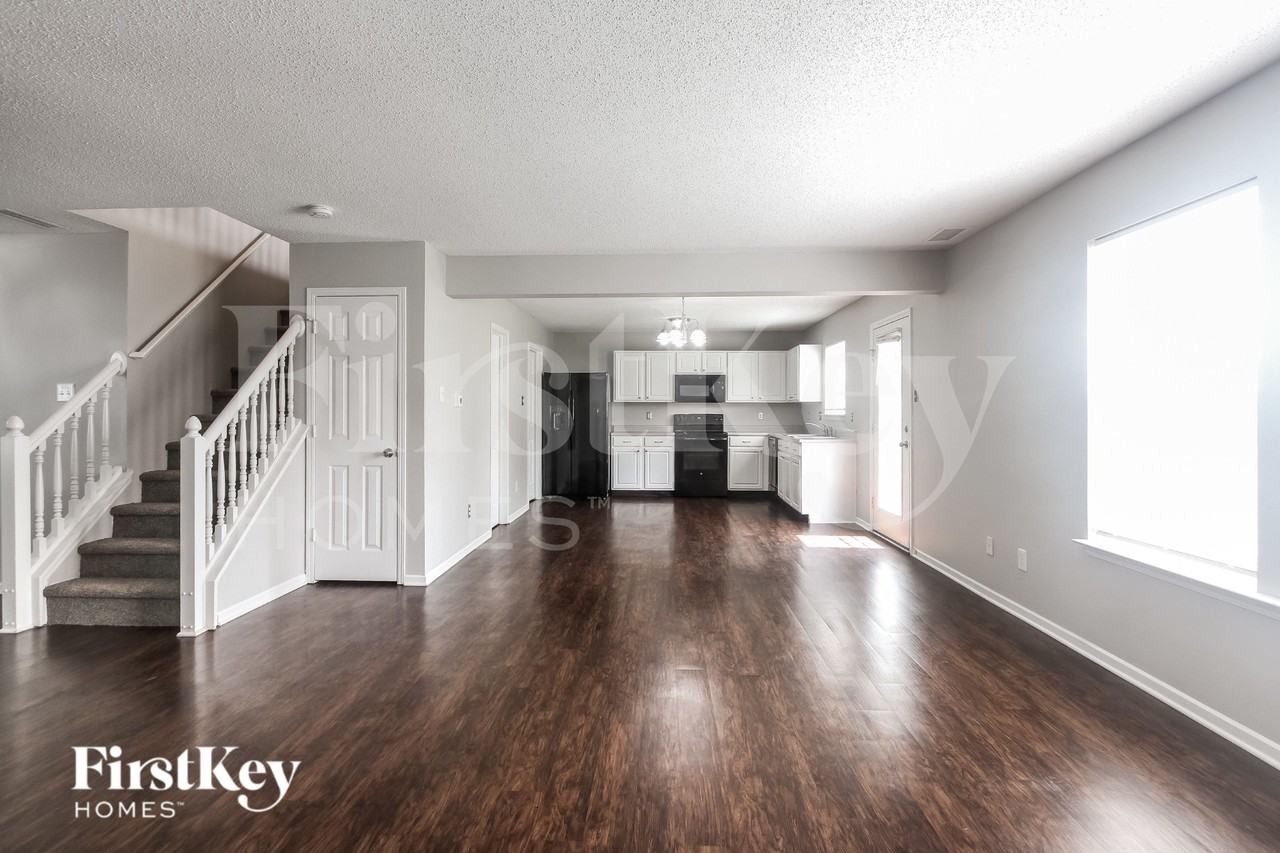 2458 Providence Ct - Photo 3 of 16