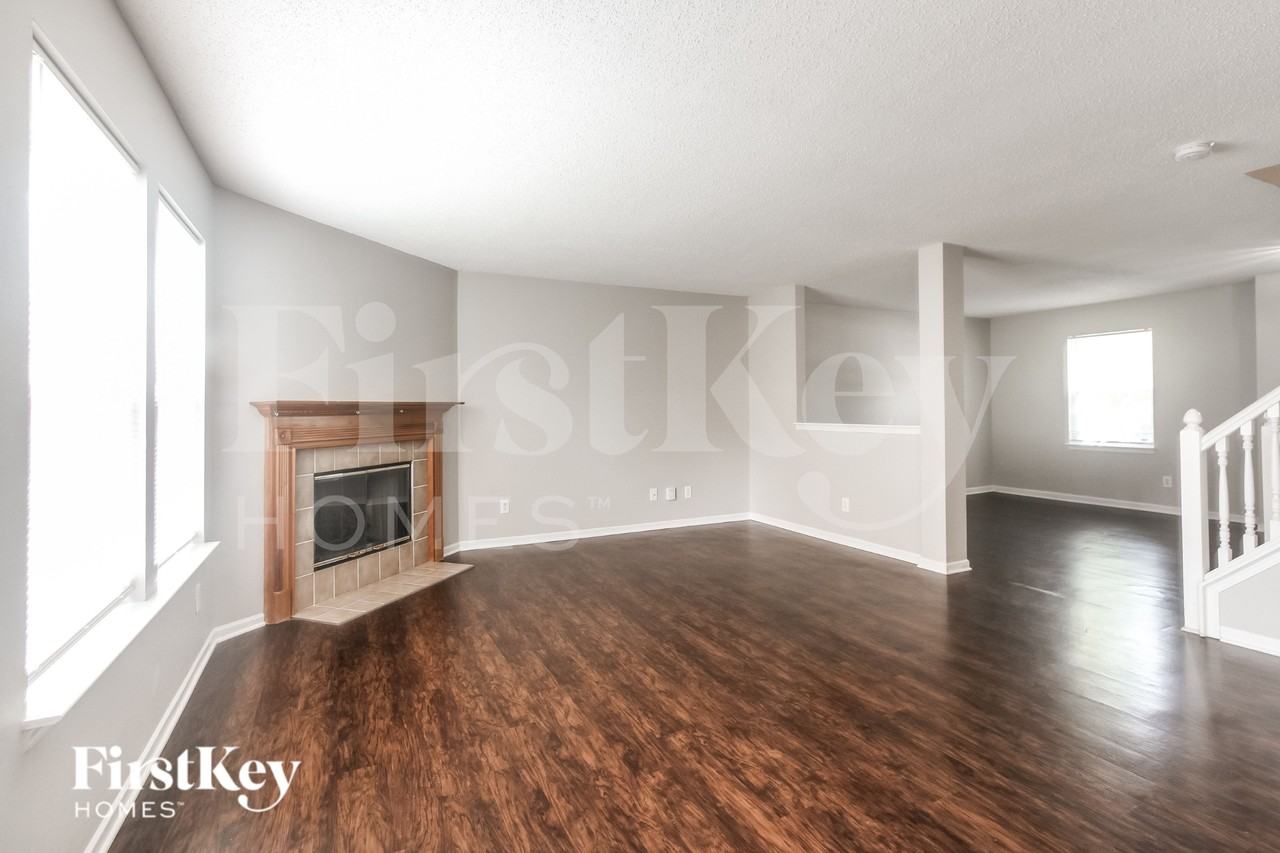 2458 Providence Ct - Photo 4 of 16