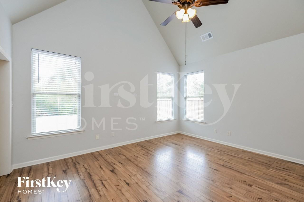 235 Sterling Pl - Photo 4 of 15