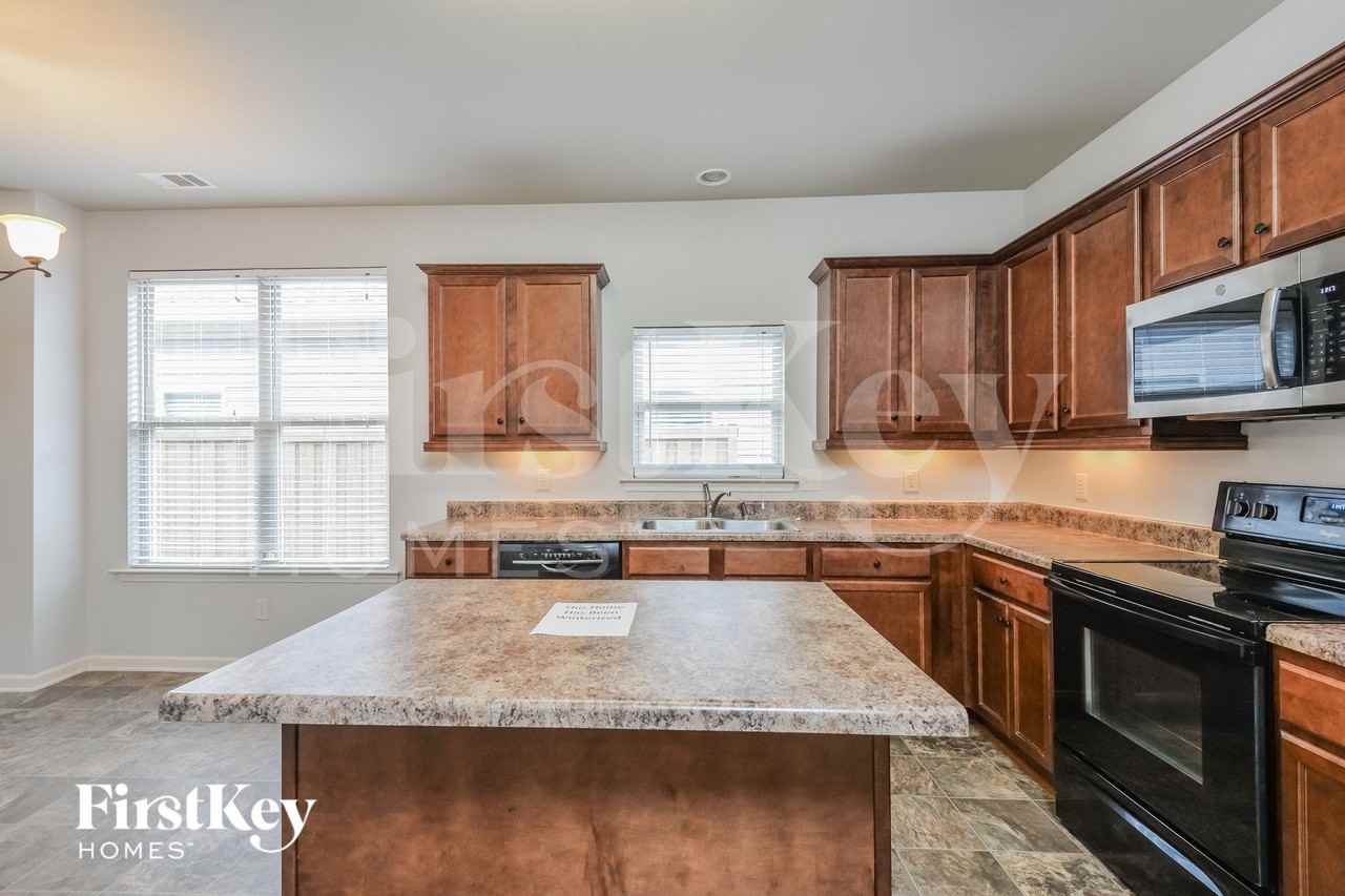 235 Sterling Pl - Photo 5 of 15