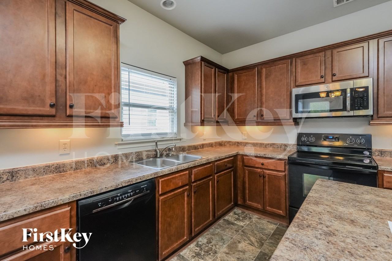 235 Sterling Pl - Photo 6 of 15