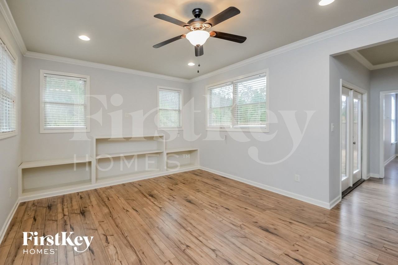 235 Sterling Pl - Photo 7 of 15