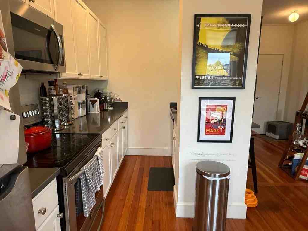 1871 Beacon St #4 - Photo 7 of 9