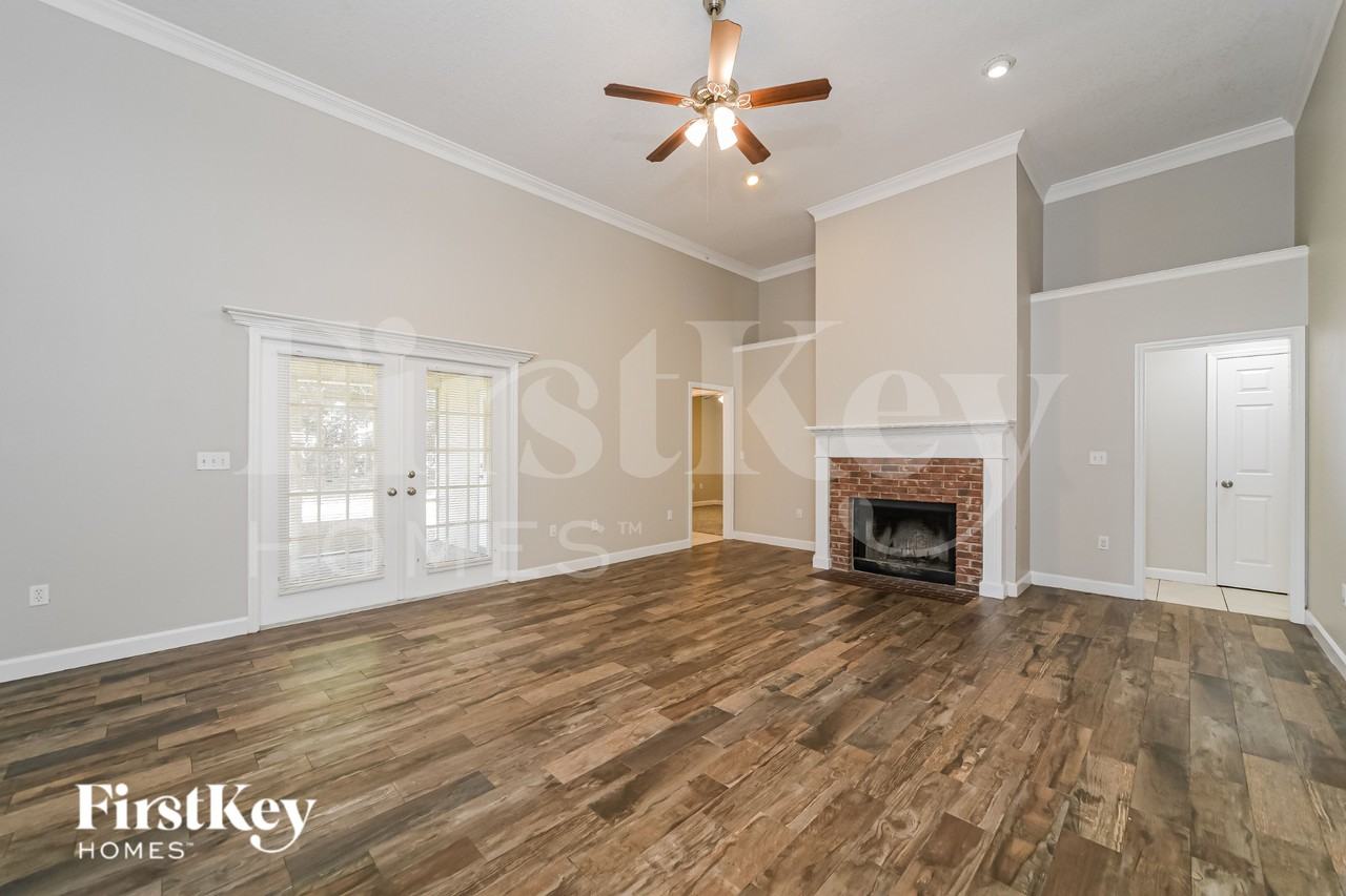 2224 Palmview Cir E - Photo 2 of 19