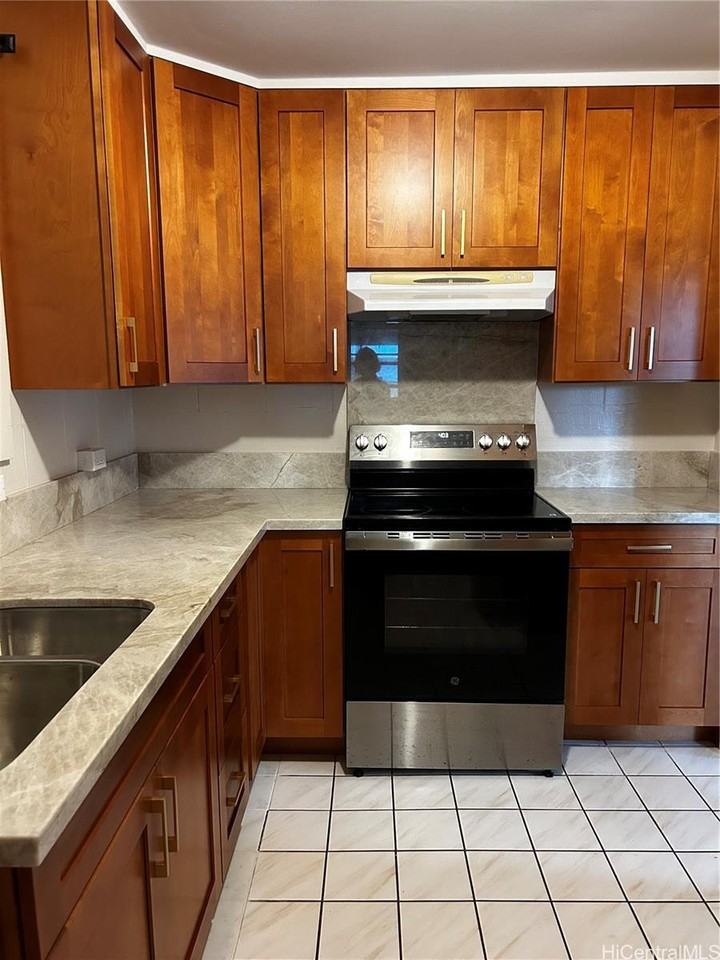1957 Wilhelmina Rise - Photo 2 of 13