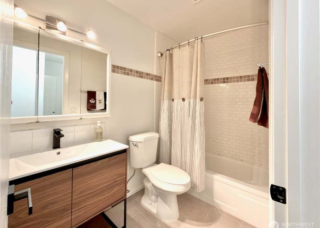 5834 Ne 75th St #B202 - Photo 5 of 13
