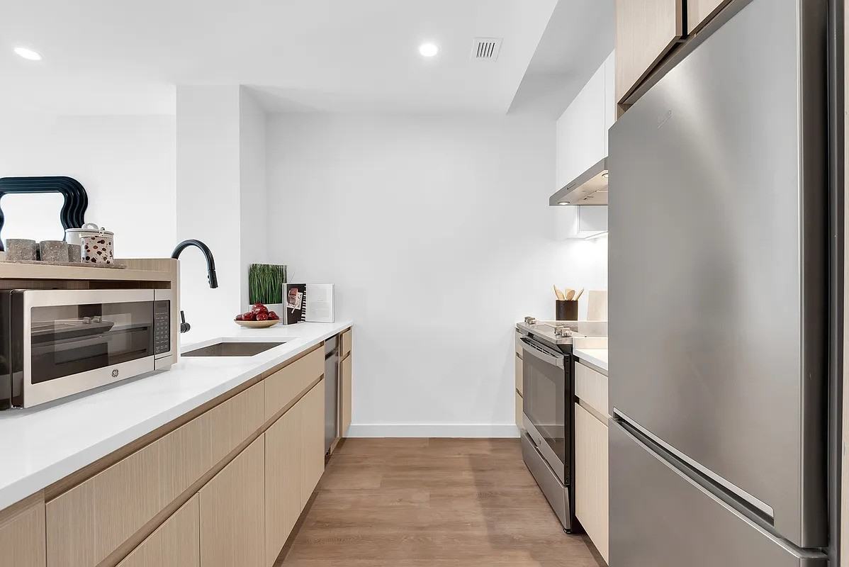 9881 Queens Blvd - Photo 5 of 5