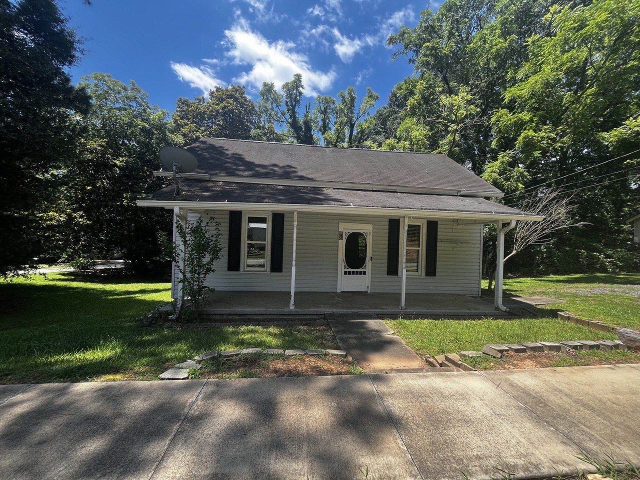 304 Broad St - Photo 2 of 24