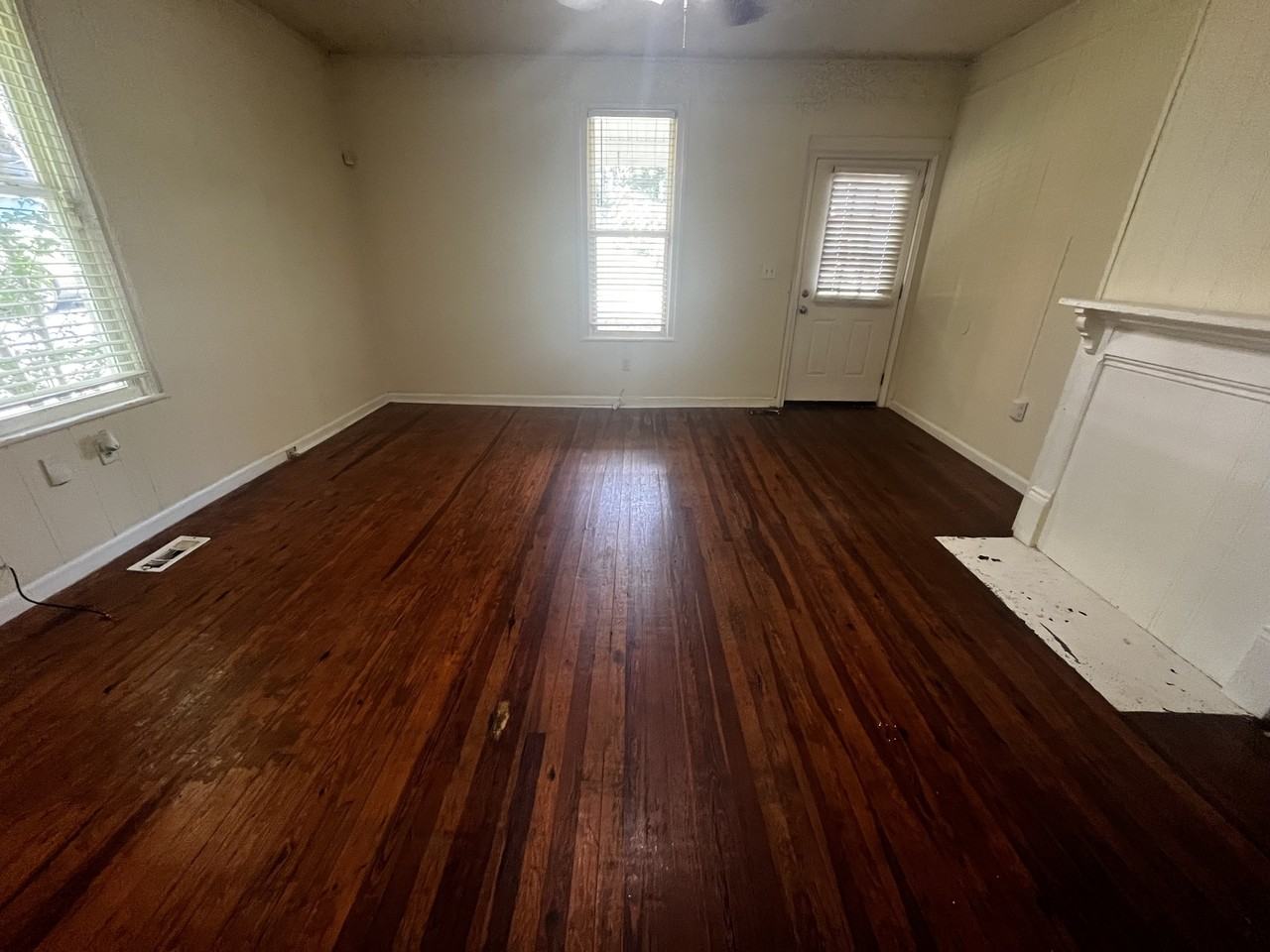 304 Broad St - Photo 4 of 24