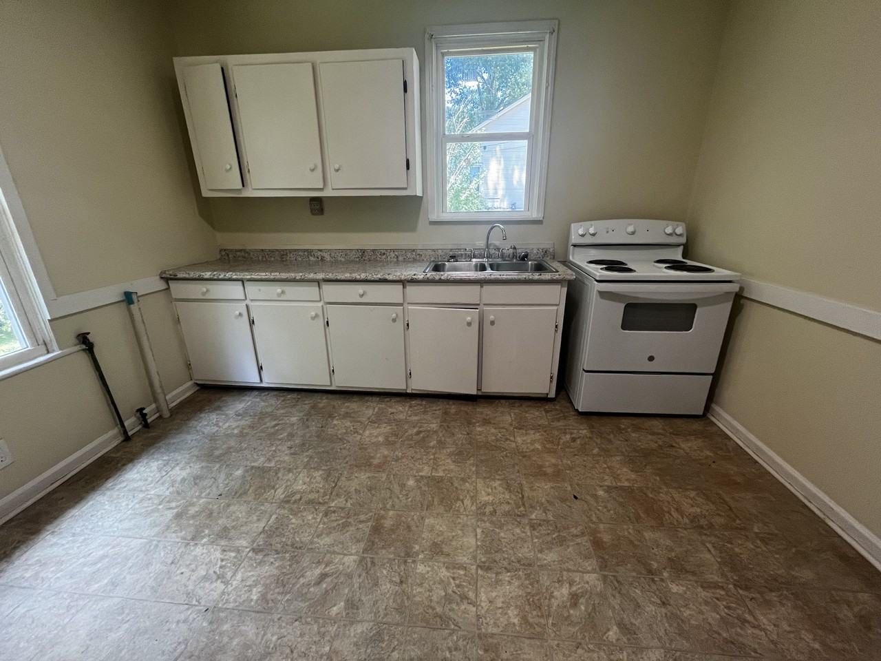 304 Broad St - Photo 7 of 24